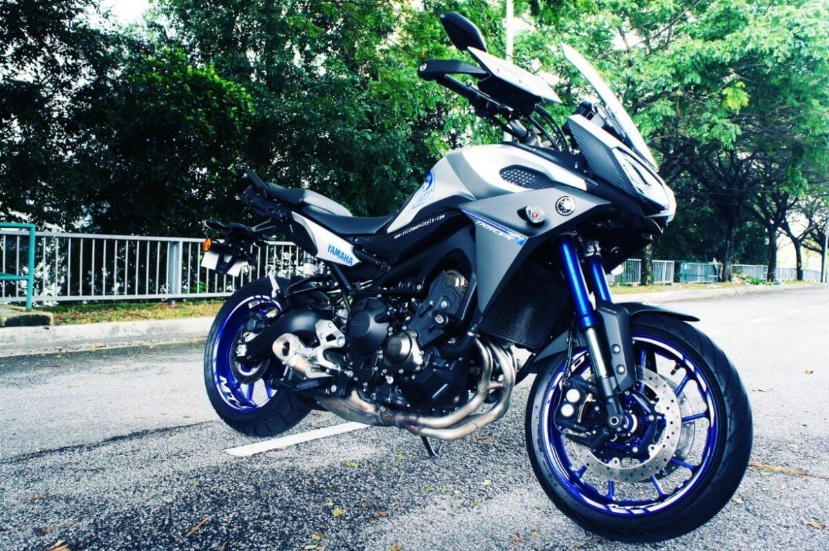 Down the dirt with Yamaha FJ-09 Tracer | Stickman Vinyls